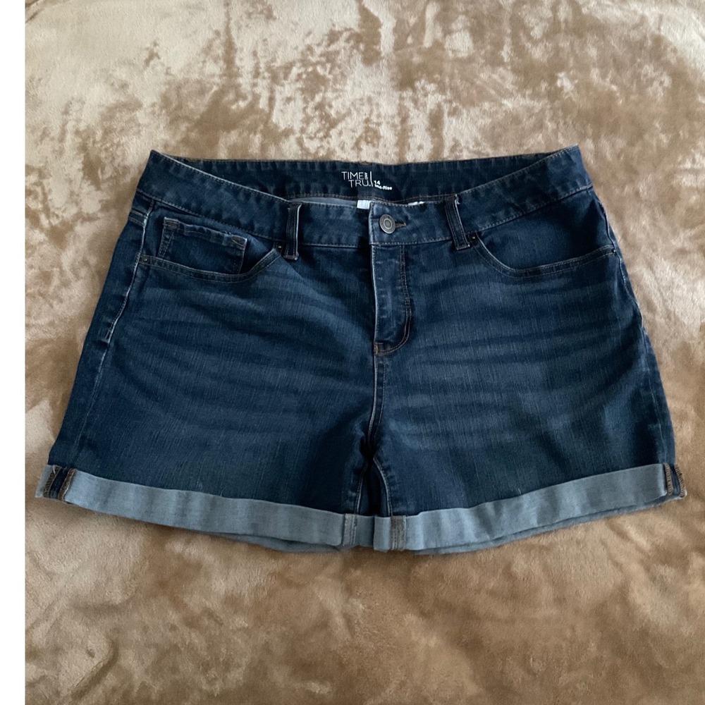 Time and Tru Womens Mid Rise Denim Shorts Dark Wash Distressed Paint Splatter 14